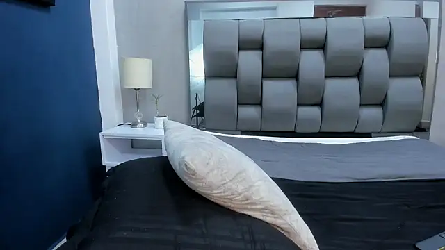 Chat +18 de Charlie___Musk ao vivo