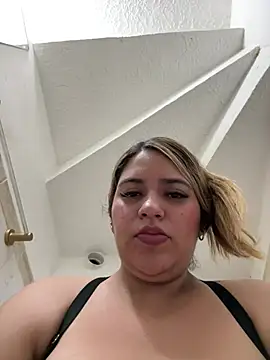 Chat +18 de Amiraa_malia ao vivo