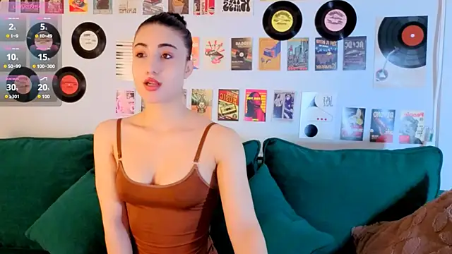 Maya_Rogerss Adlı Modelin Canlı XXX Sohbeti