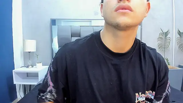 Charlie___Musk's Live XXX Chat