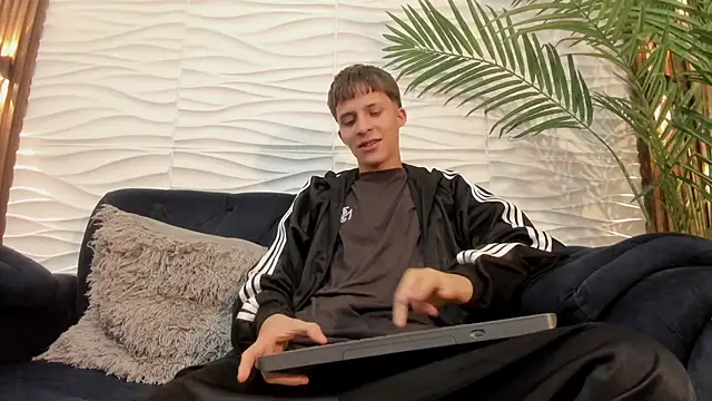 XXX chat uživo modela Pavo_tv