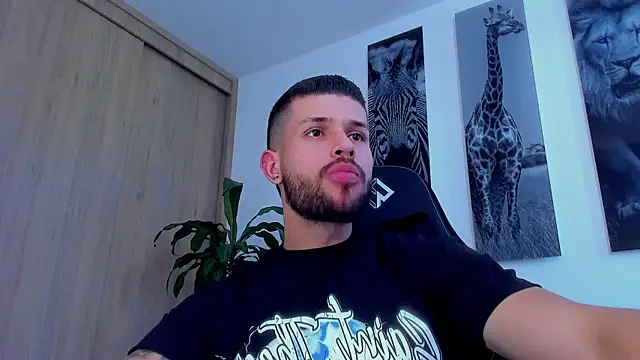 Chatroom XXX en direct de Santos_ramirez1
