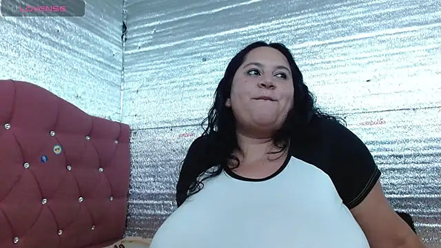 Chatroom XXX en direct de EMILY-NESSA