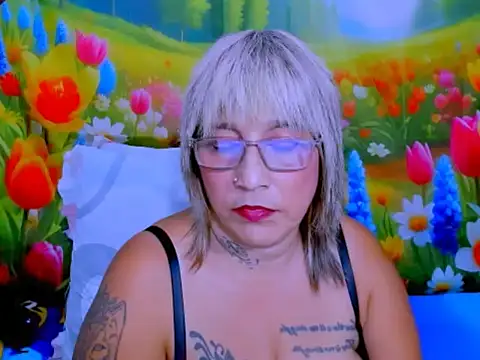 indianroxy Adlı Modelin Canlı XXX Sohbeti