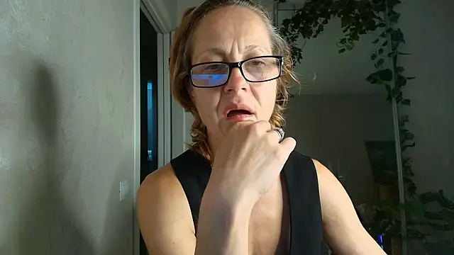 LioraWeiss Chat XXX live