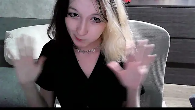 Chat +18 de Lilfain_baby ao vivo