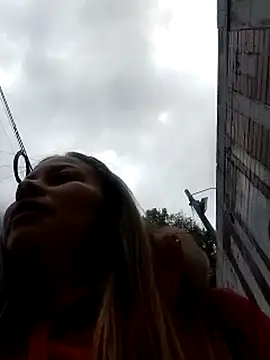 LaraCaliente élő XXX-chatje