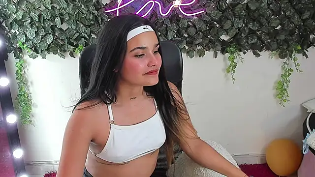 DestinyHills live XXX chat