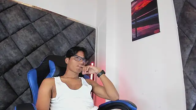 LiamKron 即時 XXX 聊天