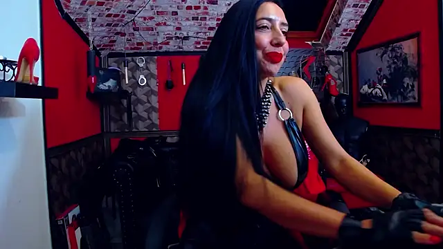 DommeBellatrix's Live XXX Chat