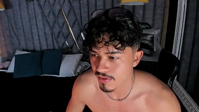 Chat +18 de NicolaiKarav ao vivo