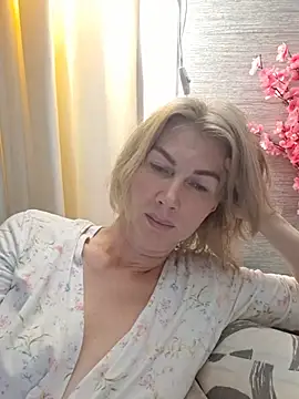 stellahere8: απευθείας συνομιλία ΧΧΧ