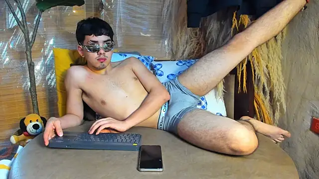 Онлайн чат XXX AxelStong