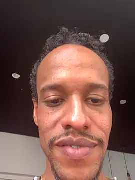 Chat XXX ao vivo de Salomon_koude