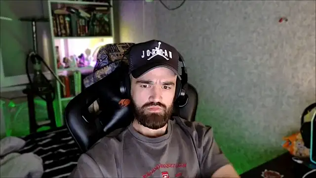Chatroom XXX en direct de _Serious_Man
