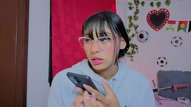 แชท XXX สดของ PaulaCutexs