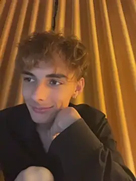 YourLucius Chat XXX live