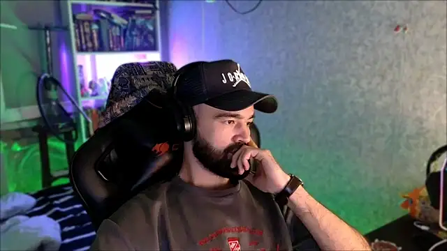 XXX chat uživo modela _Serious_Man
