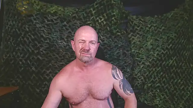XXX chat uživo modela ManlyPrisonGuy