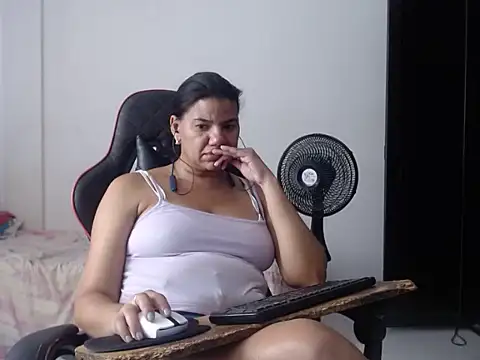 Adriana_0312's Live XXX Chat