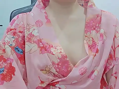 Kemmy_babe20's Live XXX Chat