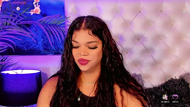 Keira_Fox31 Show in webcam