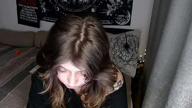 AlienforTwenty Chat XXX in diretta