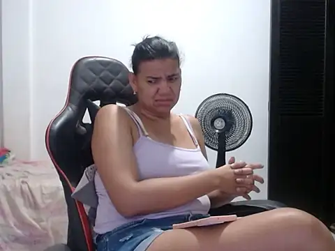 Adriana_0312's Live XXX Chat