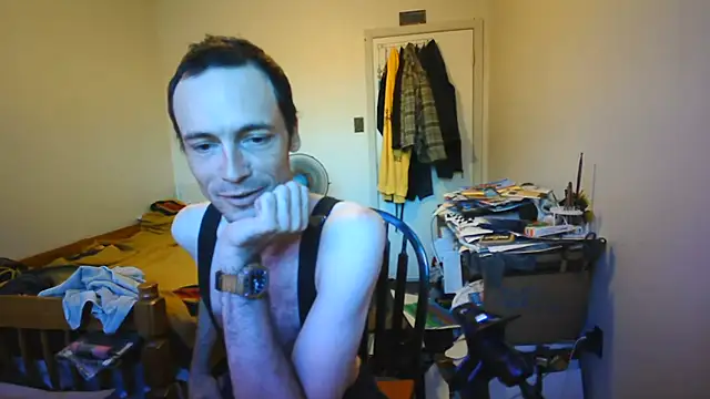 JohnnyMoves Show in webcam