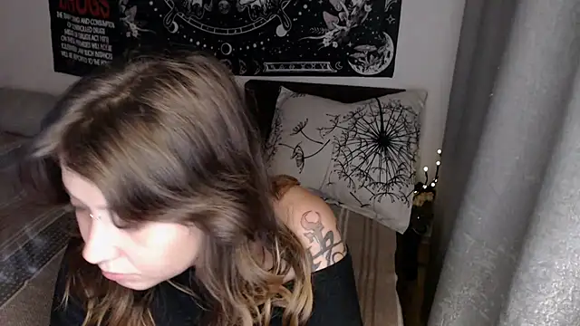 AlienforTwenty Live XXX-Chat