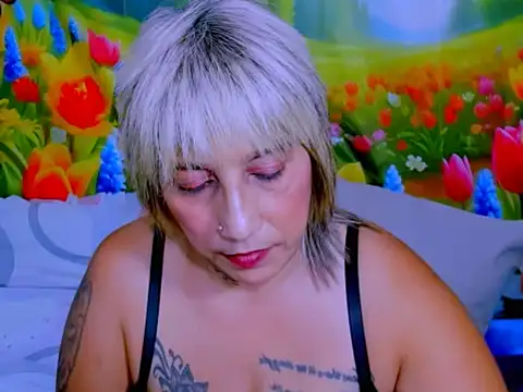 indianroxy Adlı Modelin Canlı XXX Sohbeti