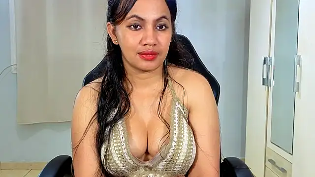 FannyXhot élő XXX-chatje
