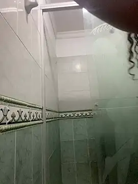 yasmin_moham: διαδικτυακό σόου στην κάμερα