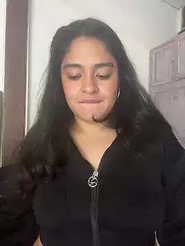 EmilyNoir1 Adlı Modelin Canlı XXX Sohbeti