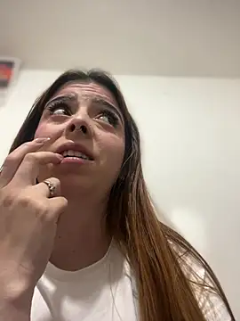 Cloew_Marz Adlı Modelin Canlı XXX Sohbeti