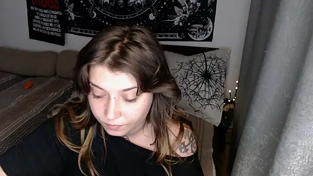 AlienforTwenty Chat XXX live