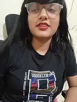 Pertunjukan Kamera Web Aalia-Bhatt