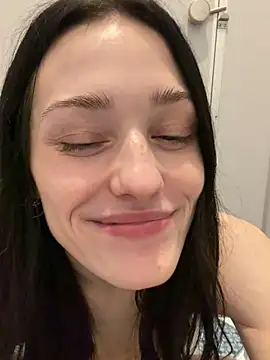 Mia_Mia_M লাইভ XXX চ্যাট