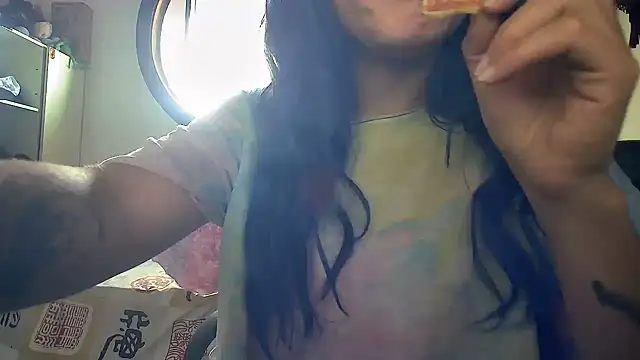 Chatroom XXX en direct de Little_Doll25
