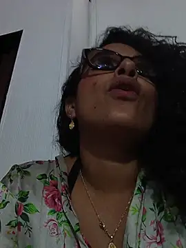 Alizon_1's Live XXX Chat