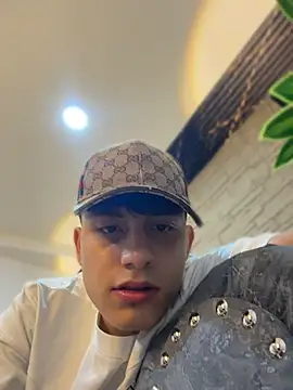Lander_Cruz's Live XXX Chat