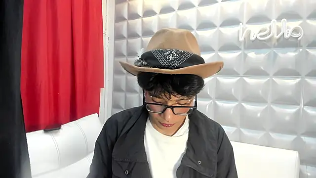 XXX chat uživo modela maximo_2019