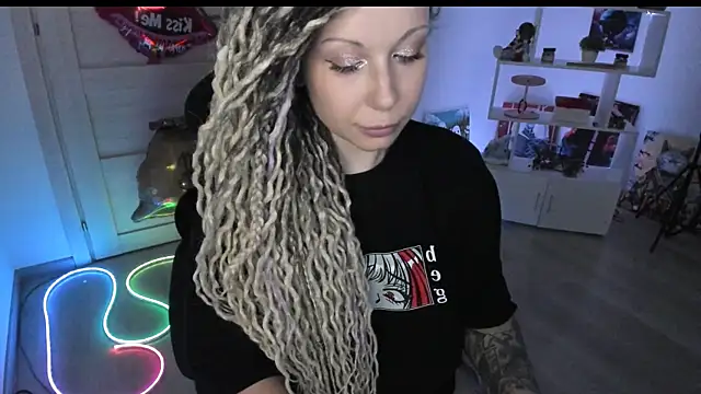 HoneySallyMoore Adlı Modelin Canlı XXX Sohbeti