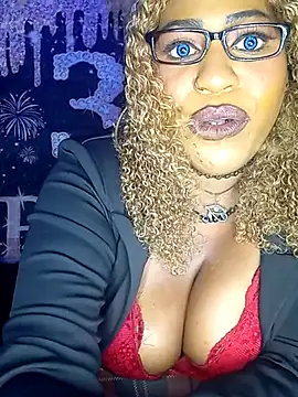 הופעת וובקאם של AmazonianMistress