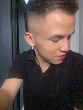 _Leo_Boy Chat XXX live