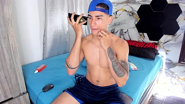Chat +18 de Goldendesirexx ao vivo
