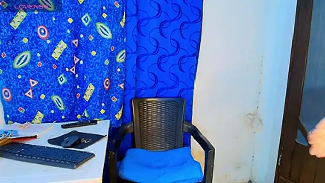Oh_Tique's Live XXX Chat