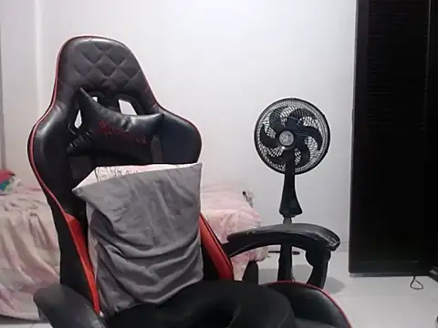 Adriana_0312's Live XXX Chat