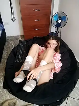 KratosAfroditacs' Live XXX Chat