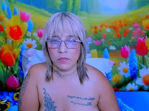 indianroxy's Live XXX Chat